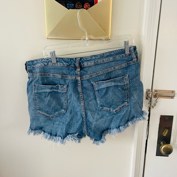 Denim Booty Shorts - Picture 4 of 6